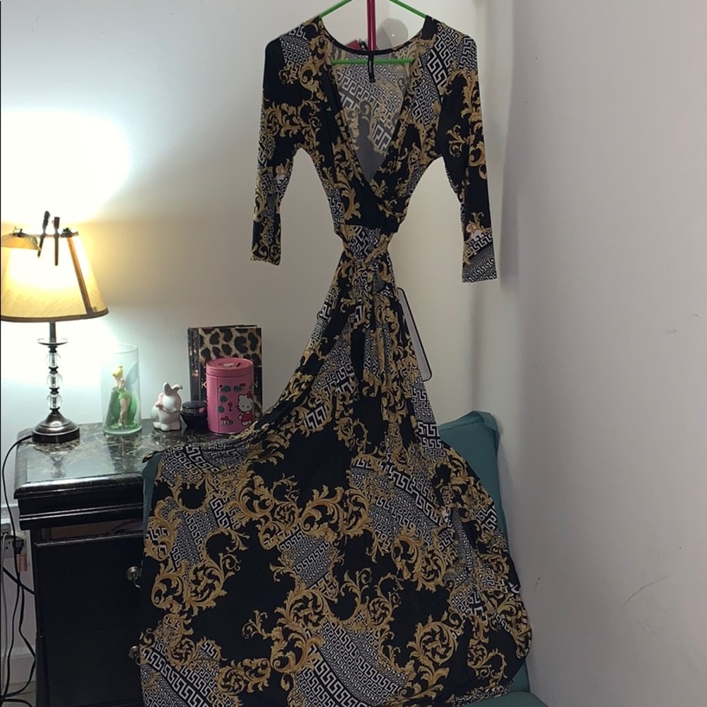 Low cut Maxi Dress w/Tie Around Waist